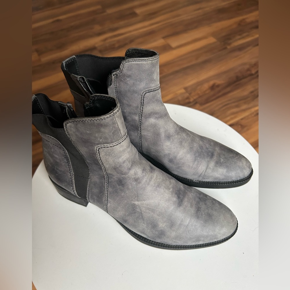Women's Gray Chelsea Ankle Boots - Sleek Everyday Style